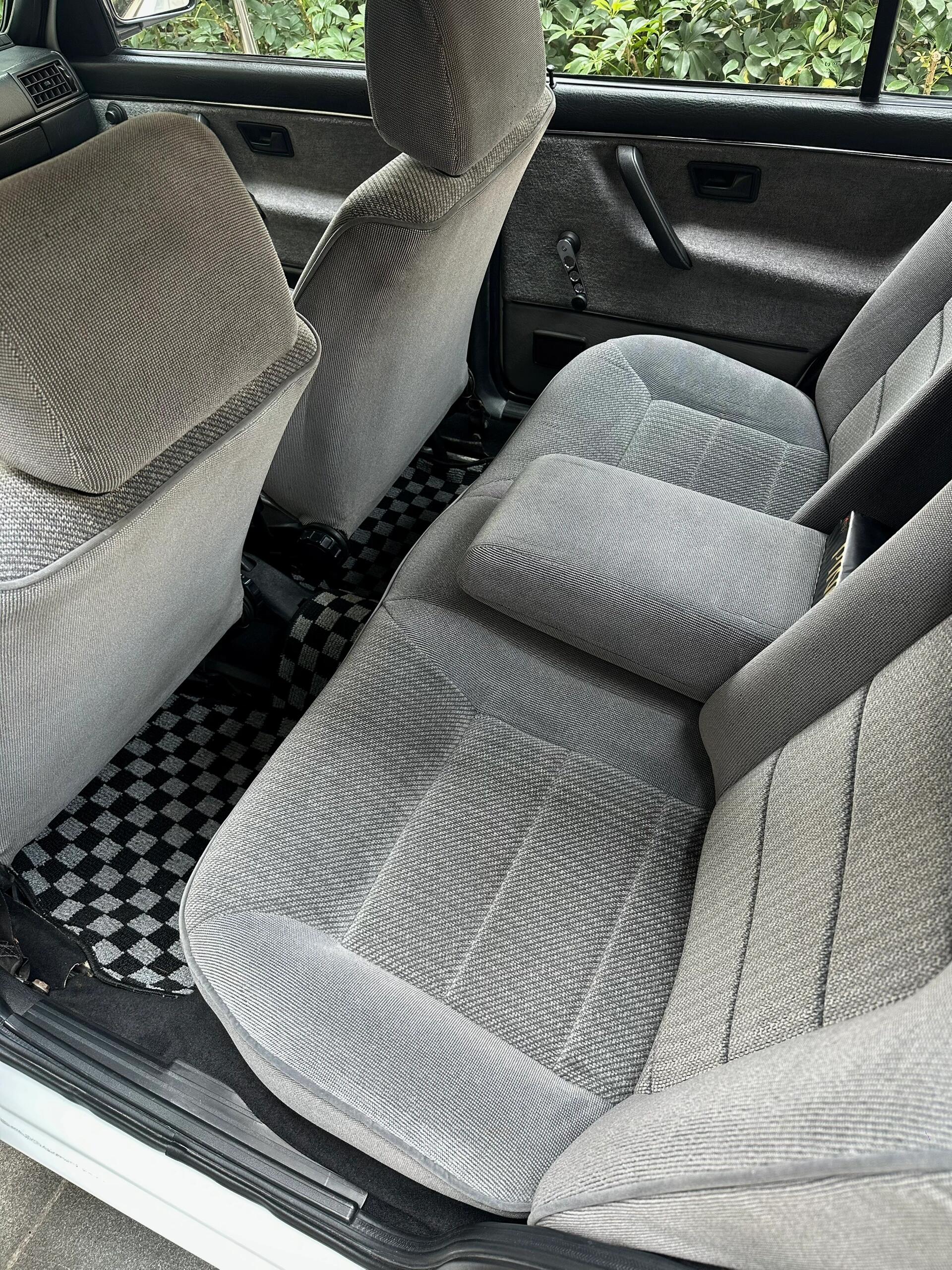 Grand Touring Checkered Mats - Universal 4 Piece